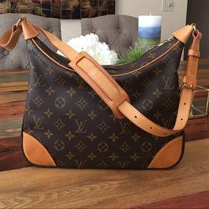AUTHENTIC LOUIS VUITTON BOULOGNE 30